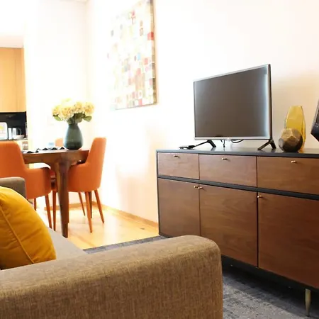 The Concierge - Metro Loft Apartment Porto